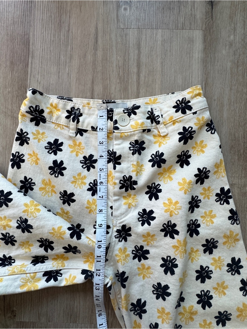 Zara The Marine Straight Jean in Daisy Print Size 8 - Picture 7 of 10